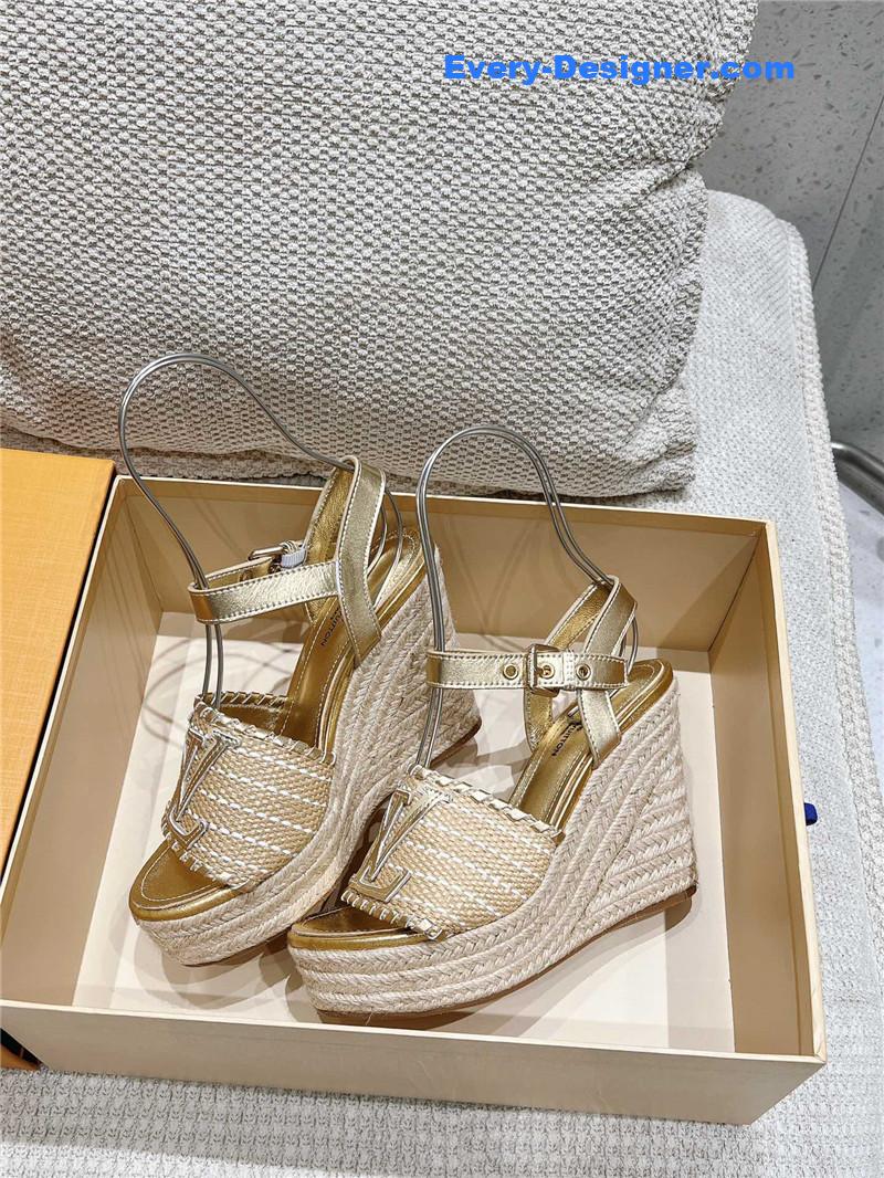 l0vis Vvtt0n lv straw platform sandals
