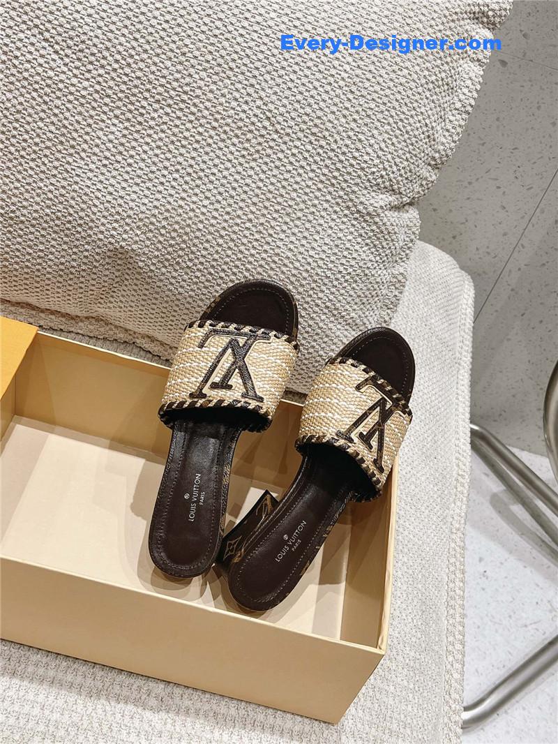 l0vis Vvtt0n lv straw sandals