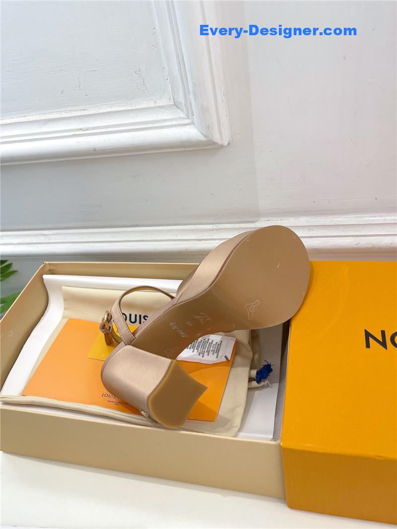 l0vis Vvtt0n lv explosive style platform high-heeled sandals