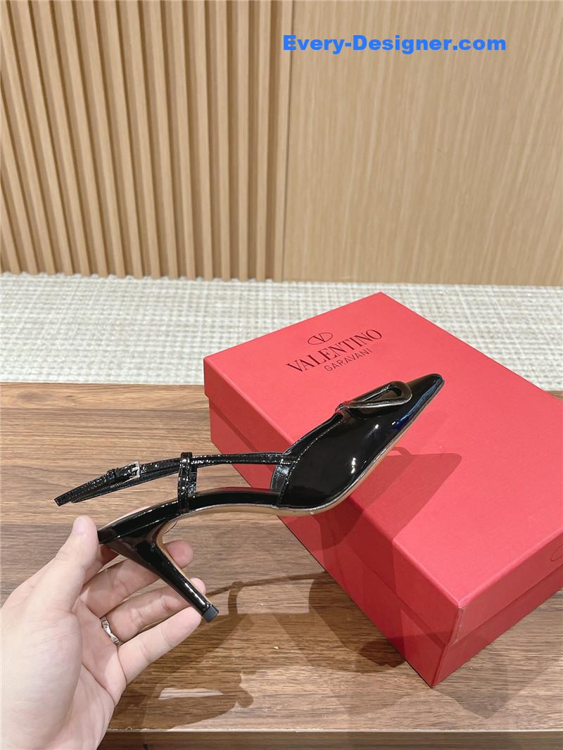 Va1e*ntin0 v buckle kitten heel sandals