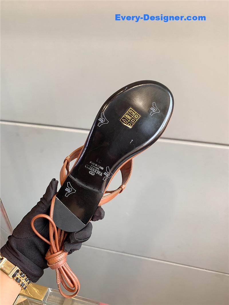 Va1e*ntin0 new strappy flat sandals