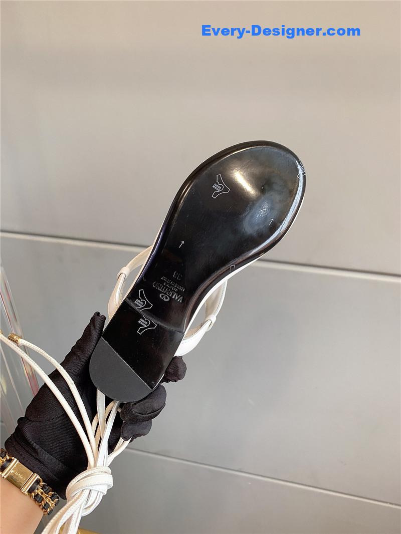 Va1e*ntin0 new strappy flat sandals