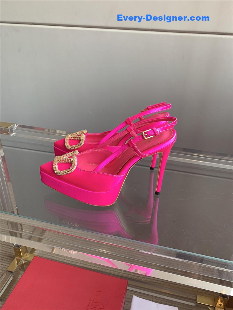 Va1e*ntin0 new sky high heels