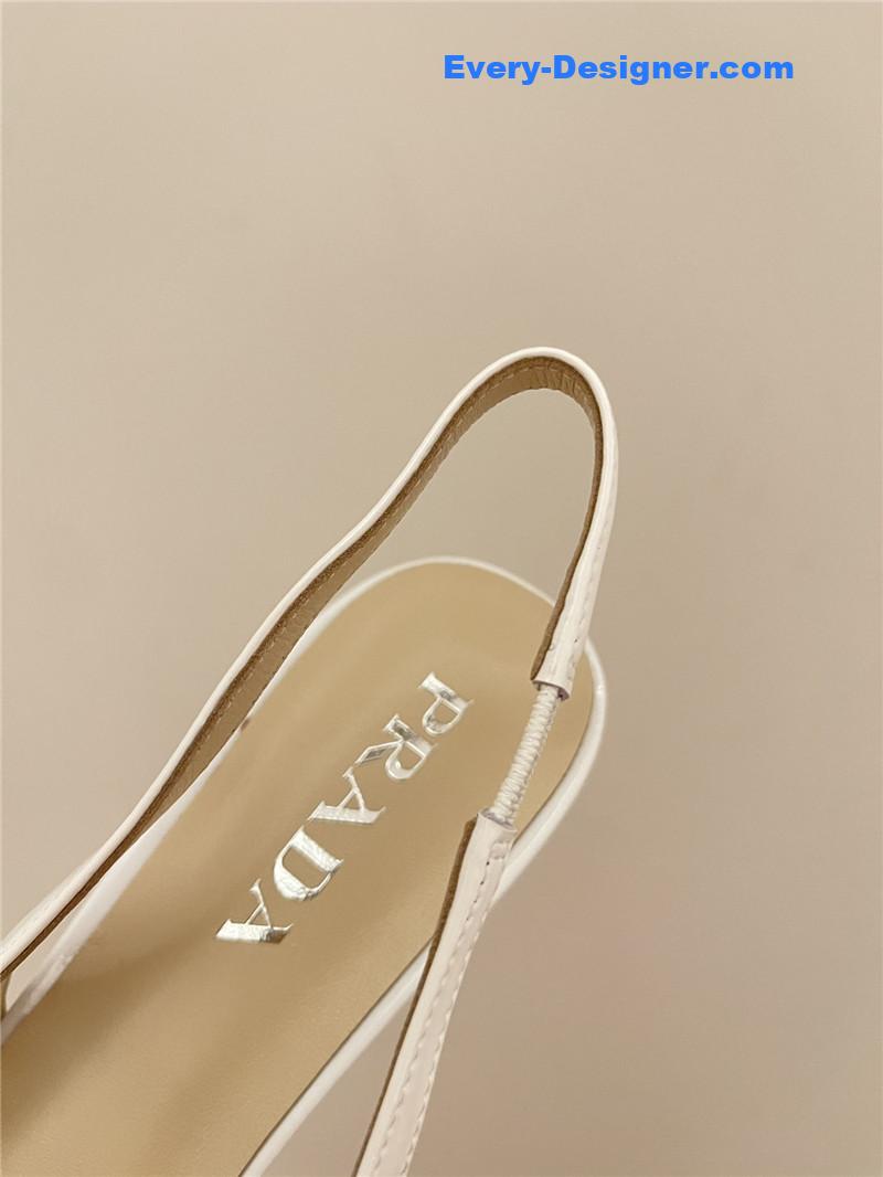 Pra*a new vintage mid heel sandals