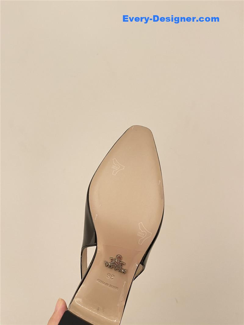 Pra*a new vintage mid heel sandals