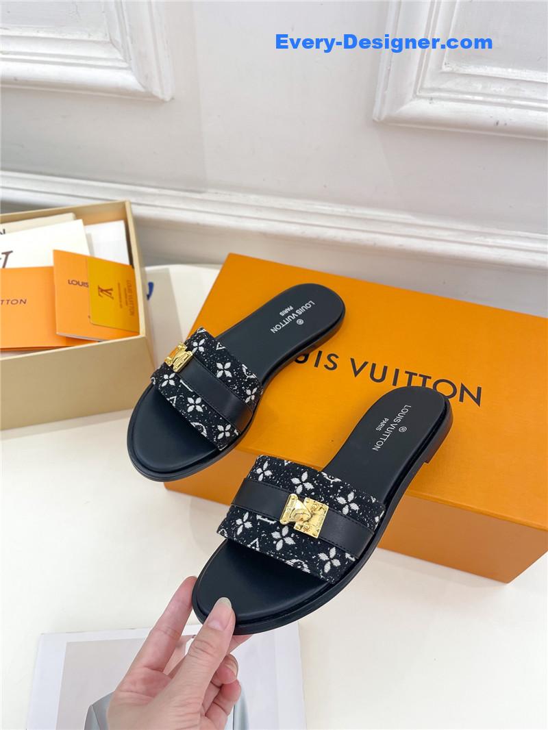 l0vis Vvtt0n lv spring and summer new metal buckle slippers