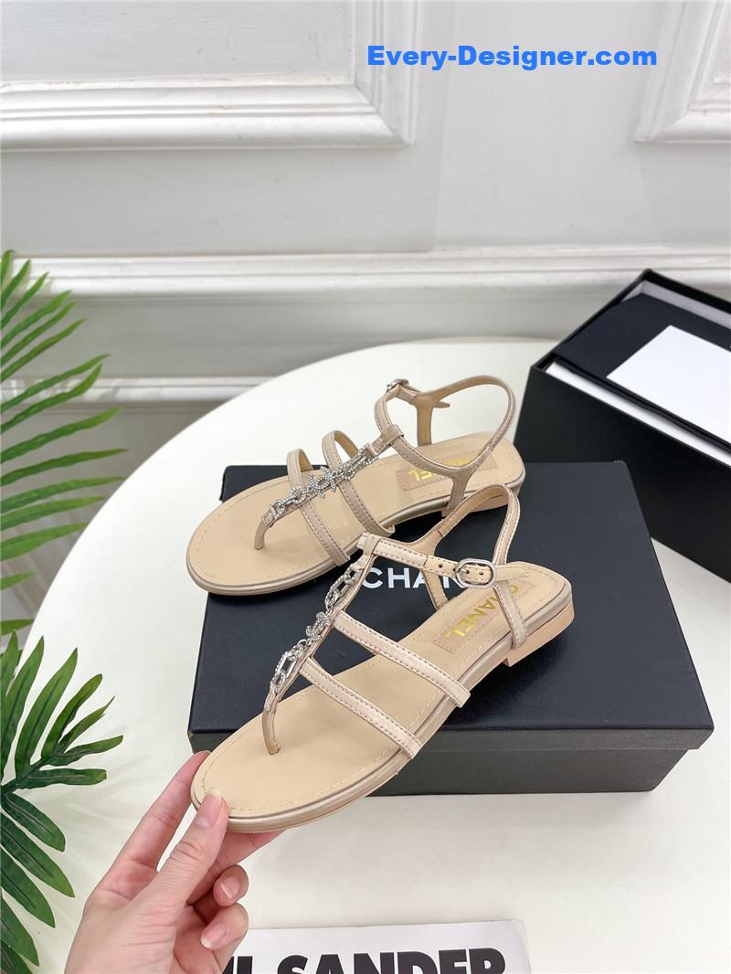CC double C chain pinch sandals