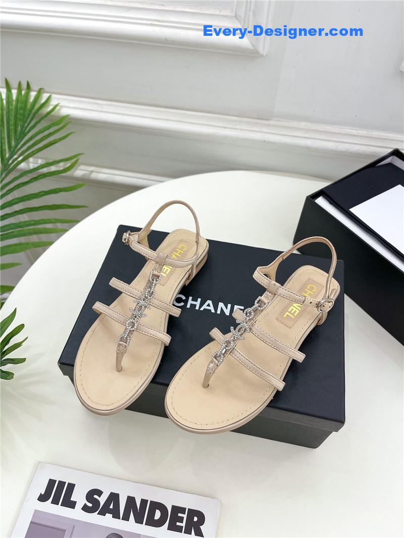 CC double C chain pinch sandals