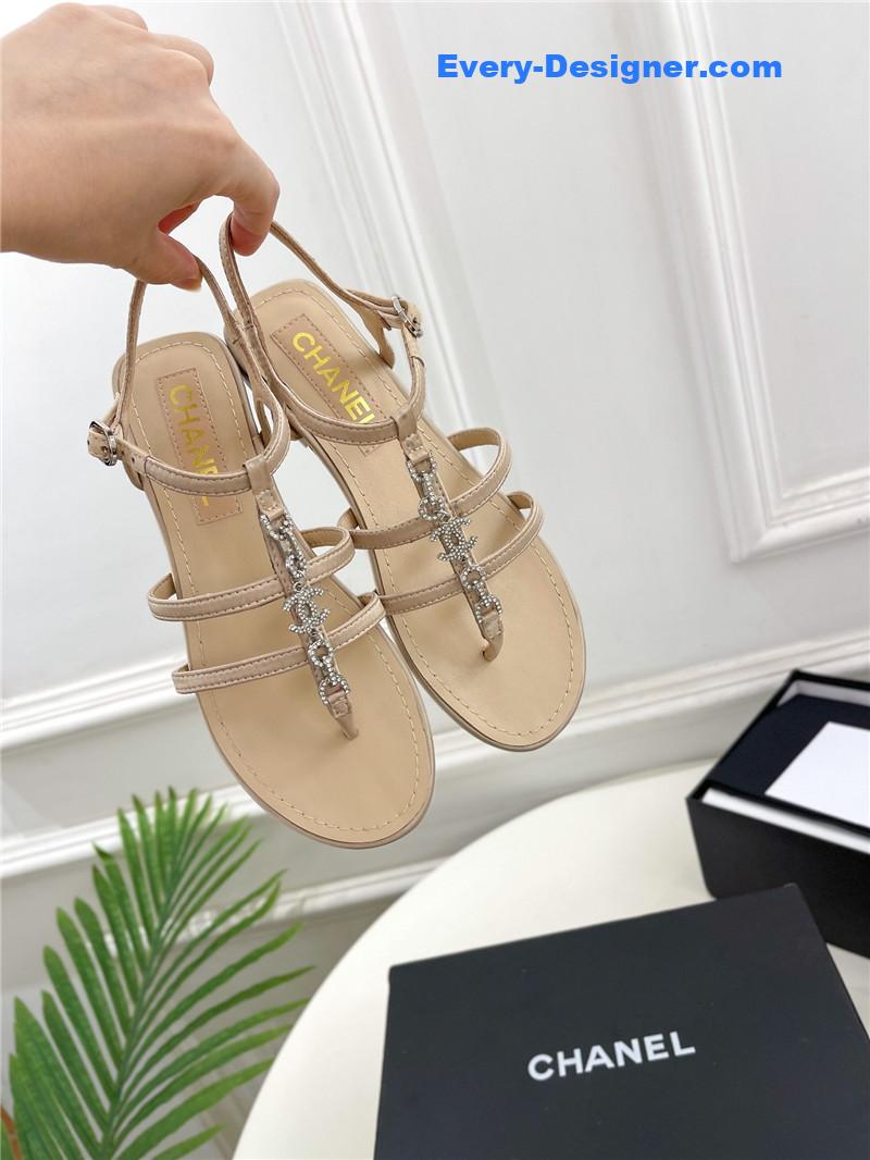 CC double C chain pinch sandals
