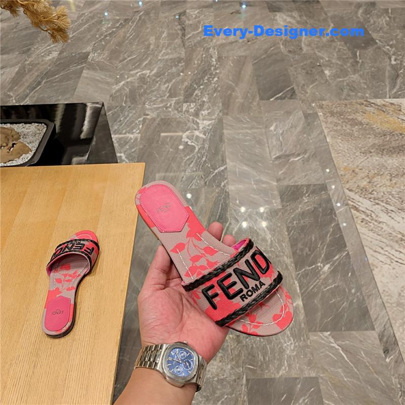 F**di embroidered “F**di” large english logo logo slippers