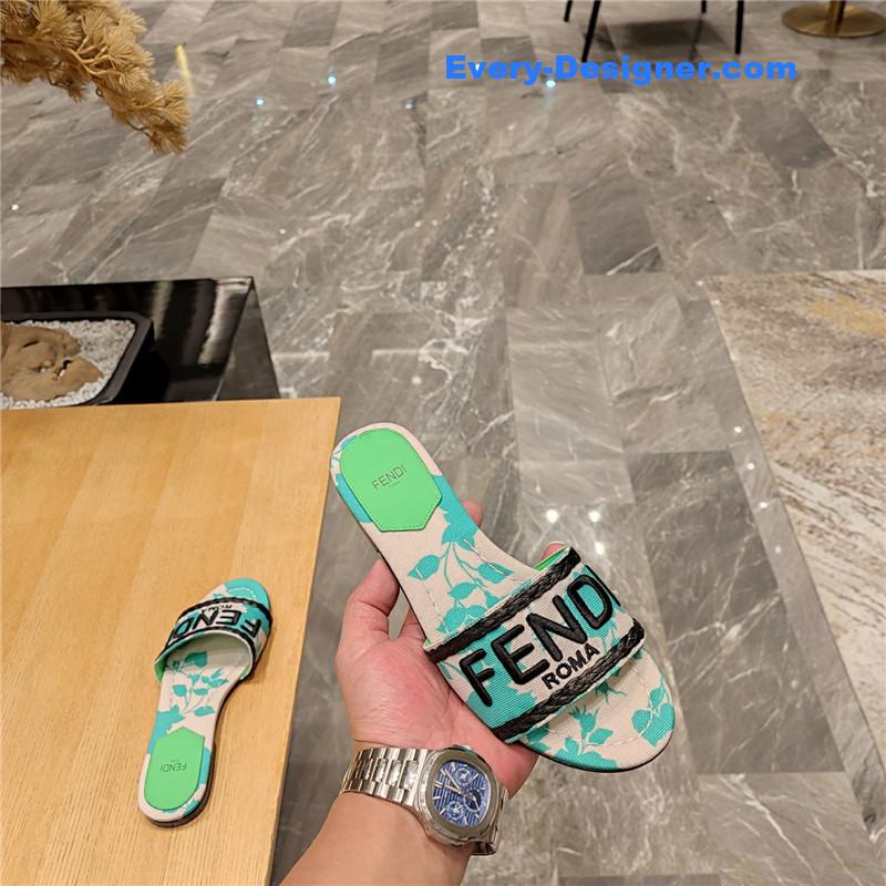 F**di embroidered “F**di” large english logo logo slippers