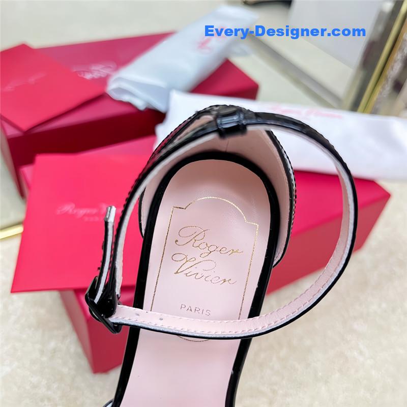 Roger vivier classic buckle strap sandals