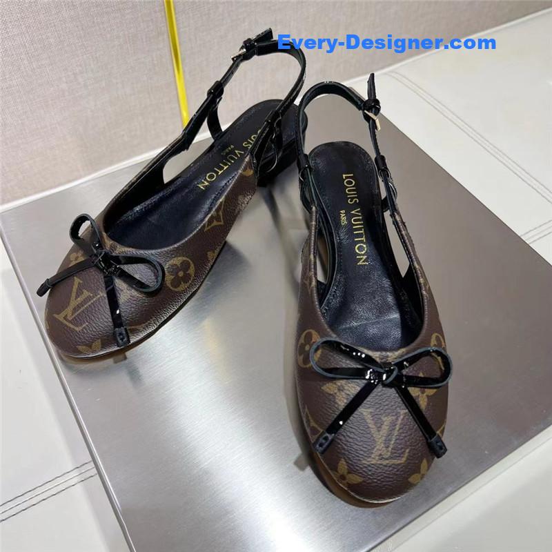 l0vis Vvtt0n lv flat back sandals