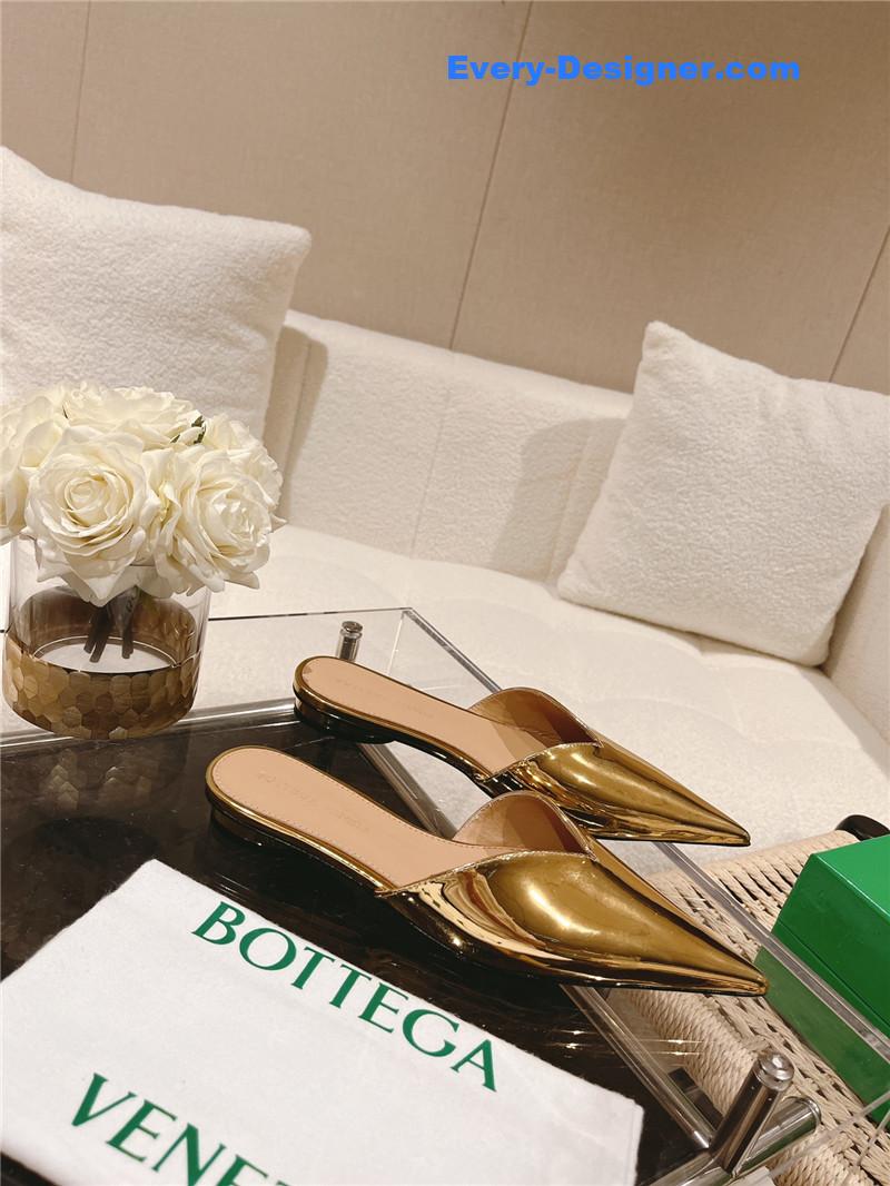 b0tt*ga Ven*ta v-collar pointy toe slides