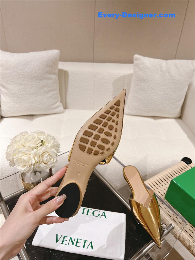 b0tt*ga Ven*ta v-collar pointy toe slides