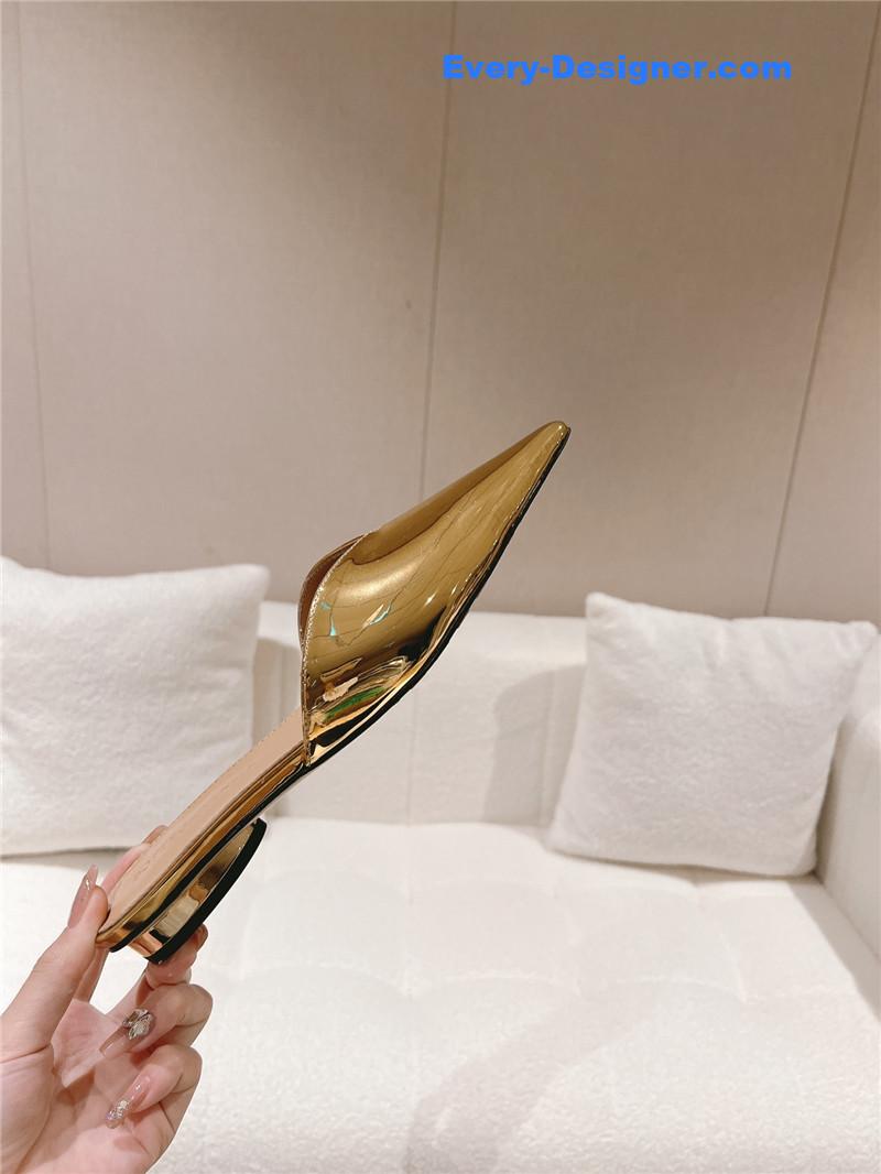 b0tt*ga Ven*ta v-collar pointy toe slides