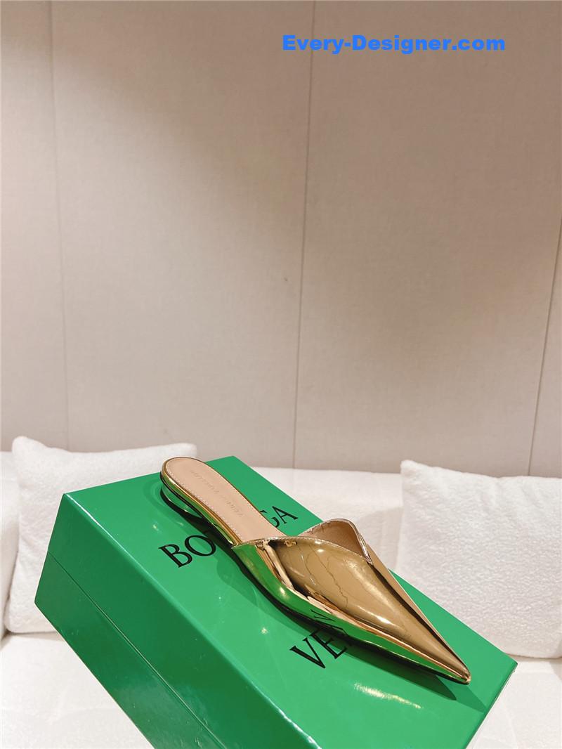 b0tt*ga Ven*ta v-collar pointy toe slides