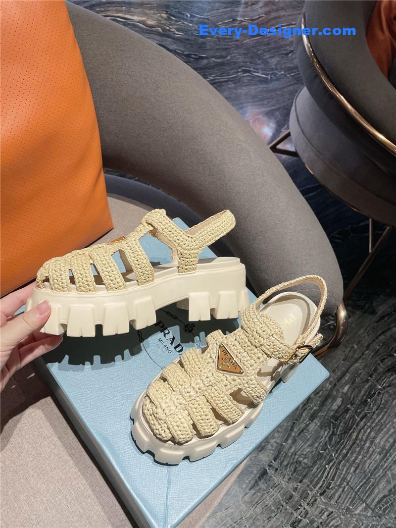 Pra*a new raffia straw roman sandals