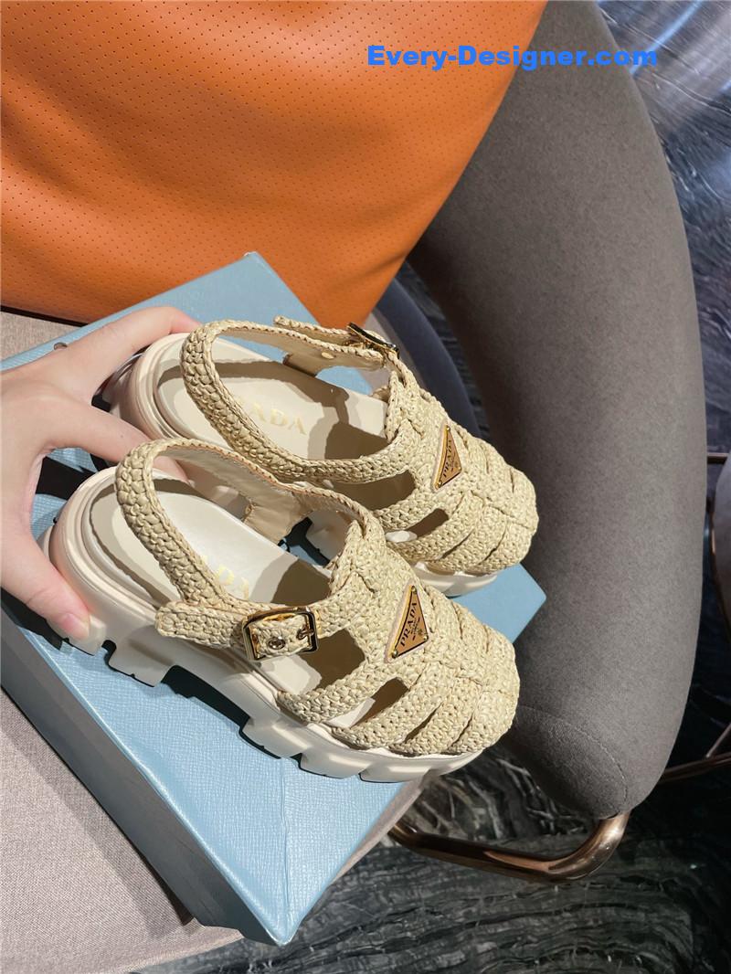 Pra*a new raffia straw roman sandals