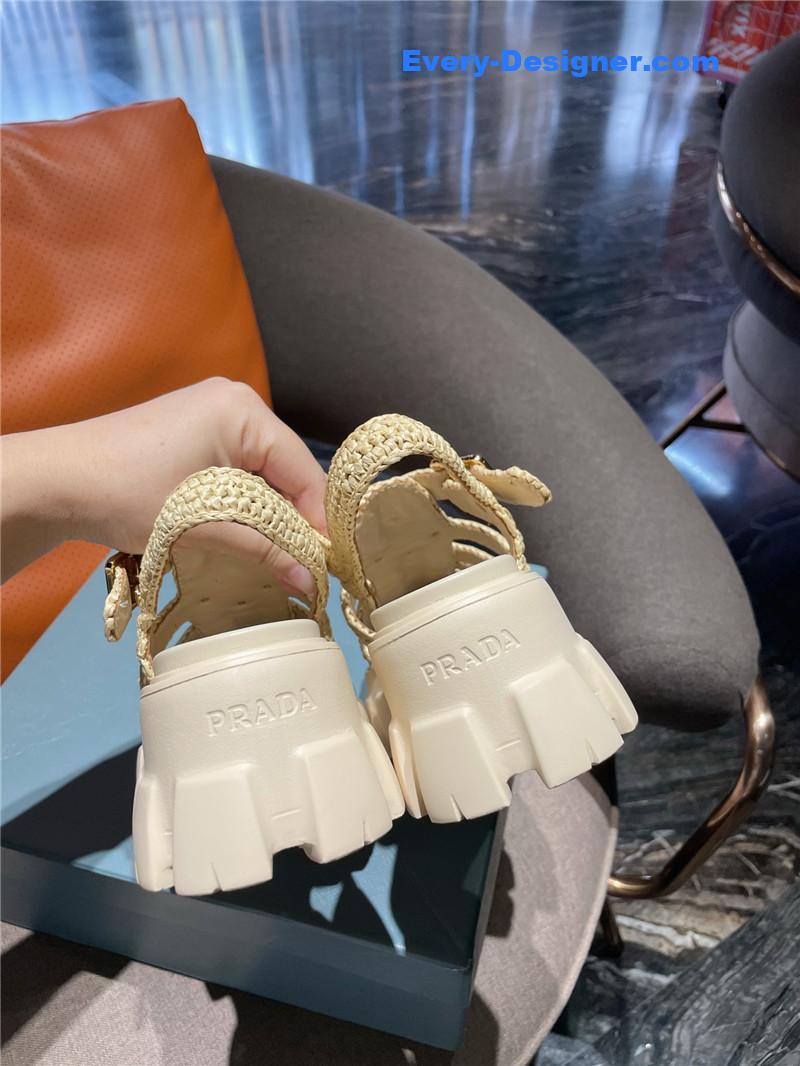 Pra*a new raffia straw roman sandals