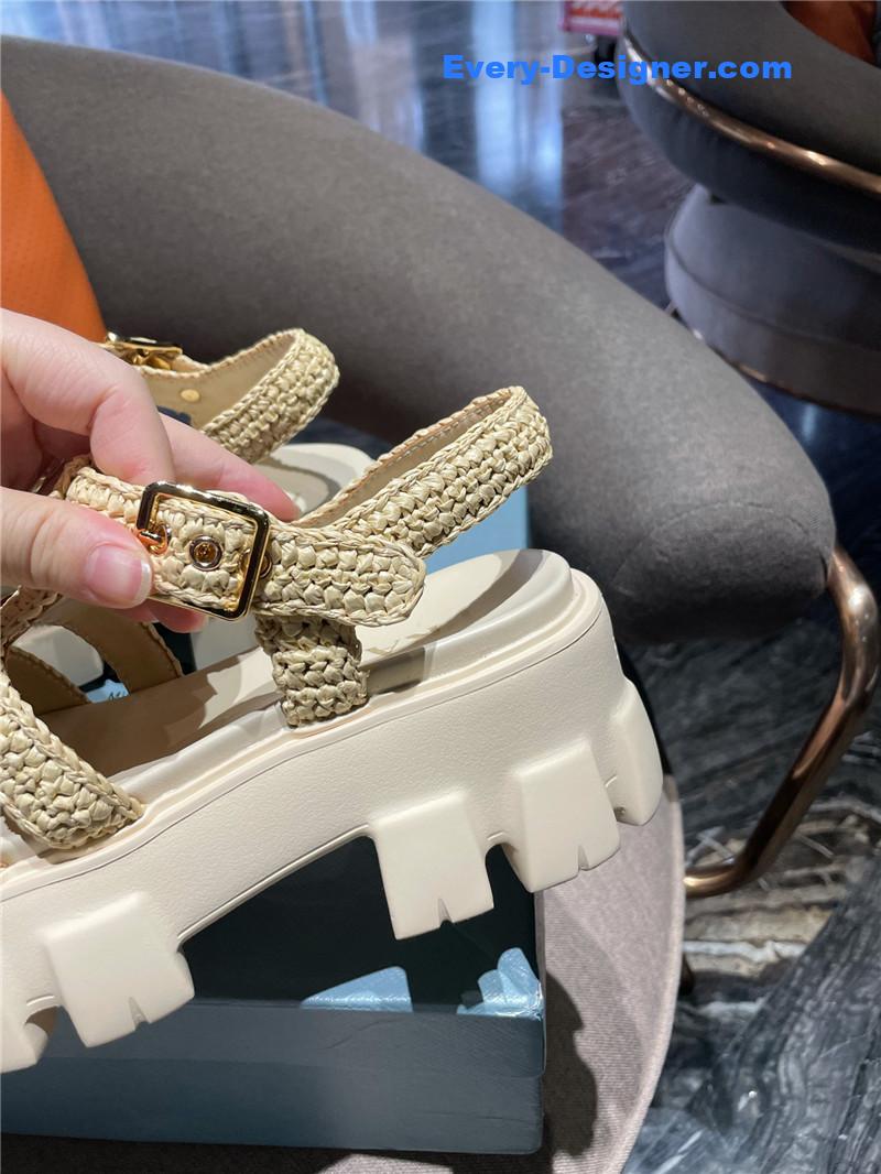 Pra*a new raffia straw roman sandals