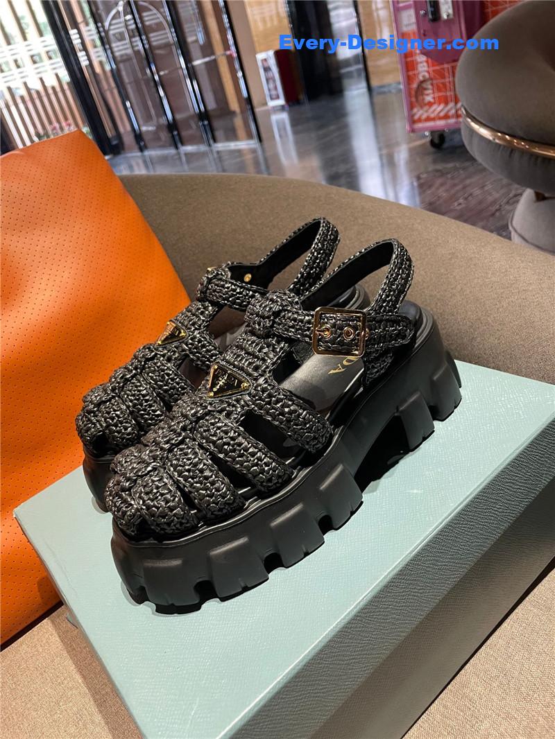 Pra*a new raffia straw roman sandals