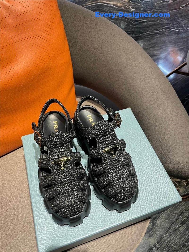 Pra*a new raffia straw roman sandals