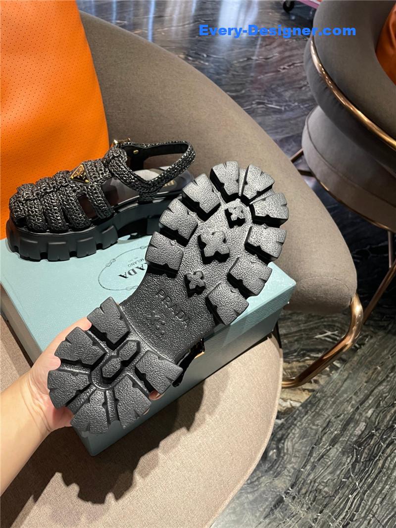 Pra*a new raffia straw roman sandals