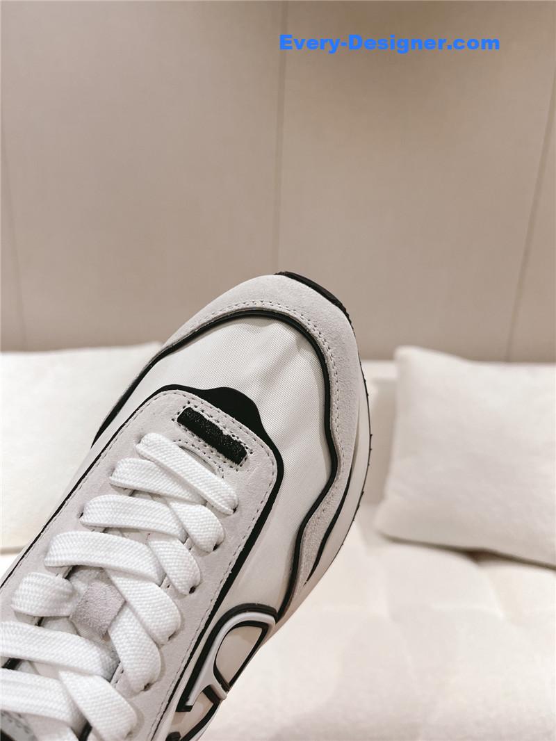 Va1e*ntin0 fashion counter air cushion casual shoes