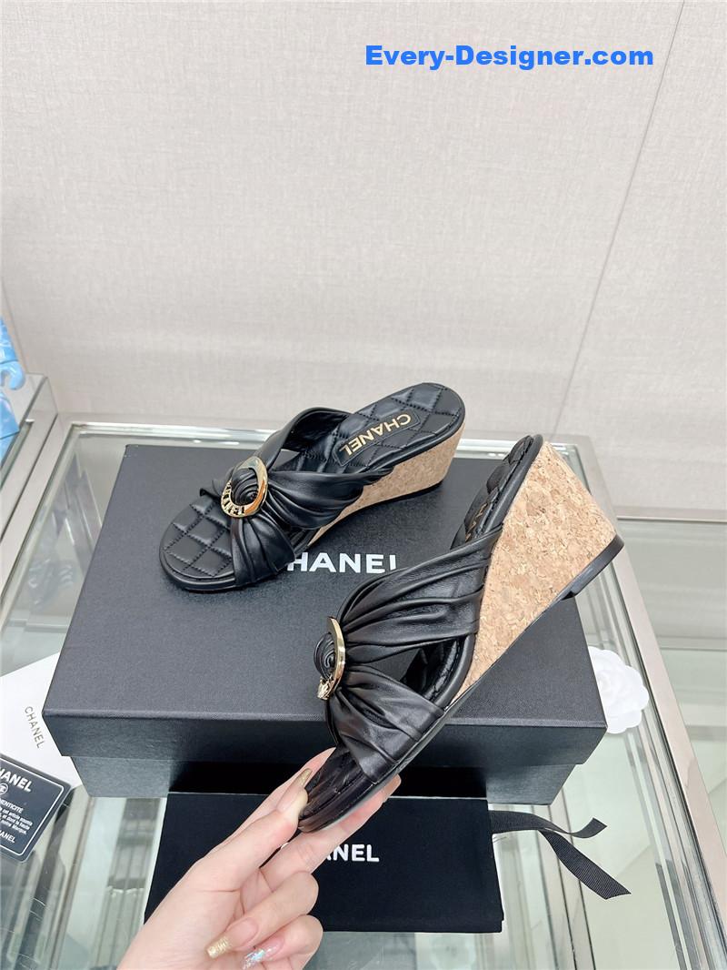 CC cross strap round buckle slippers