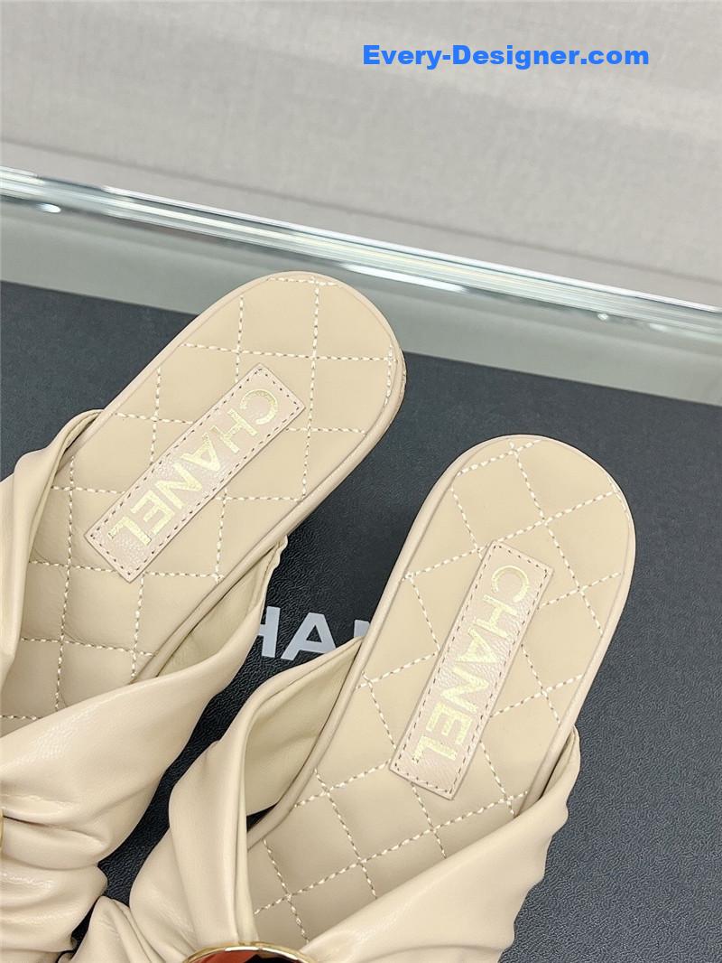 CC cross strap round buckle slippers