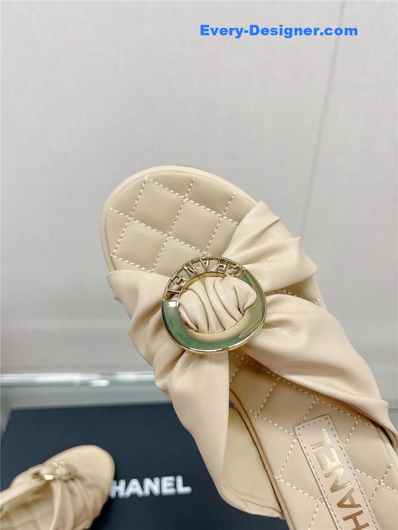 CC cross strap round buckle slippers