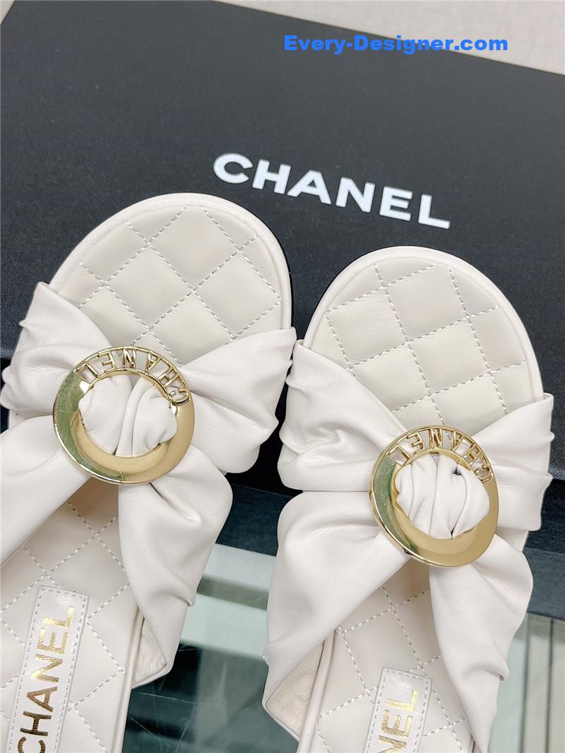 CC cross strap round buckle slippers