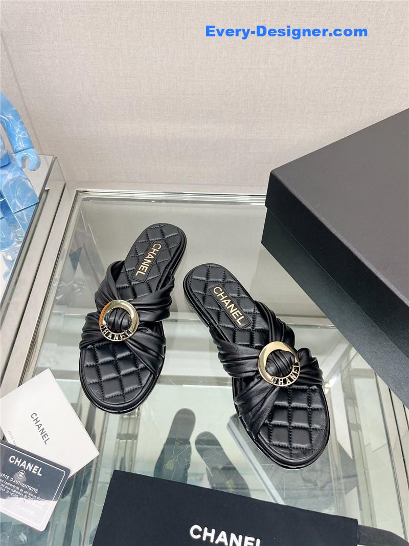 CC cross strap round buckle slippers