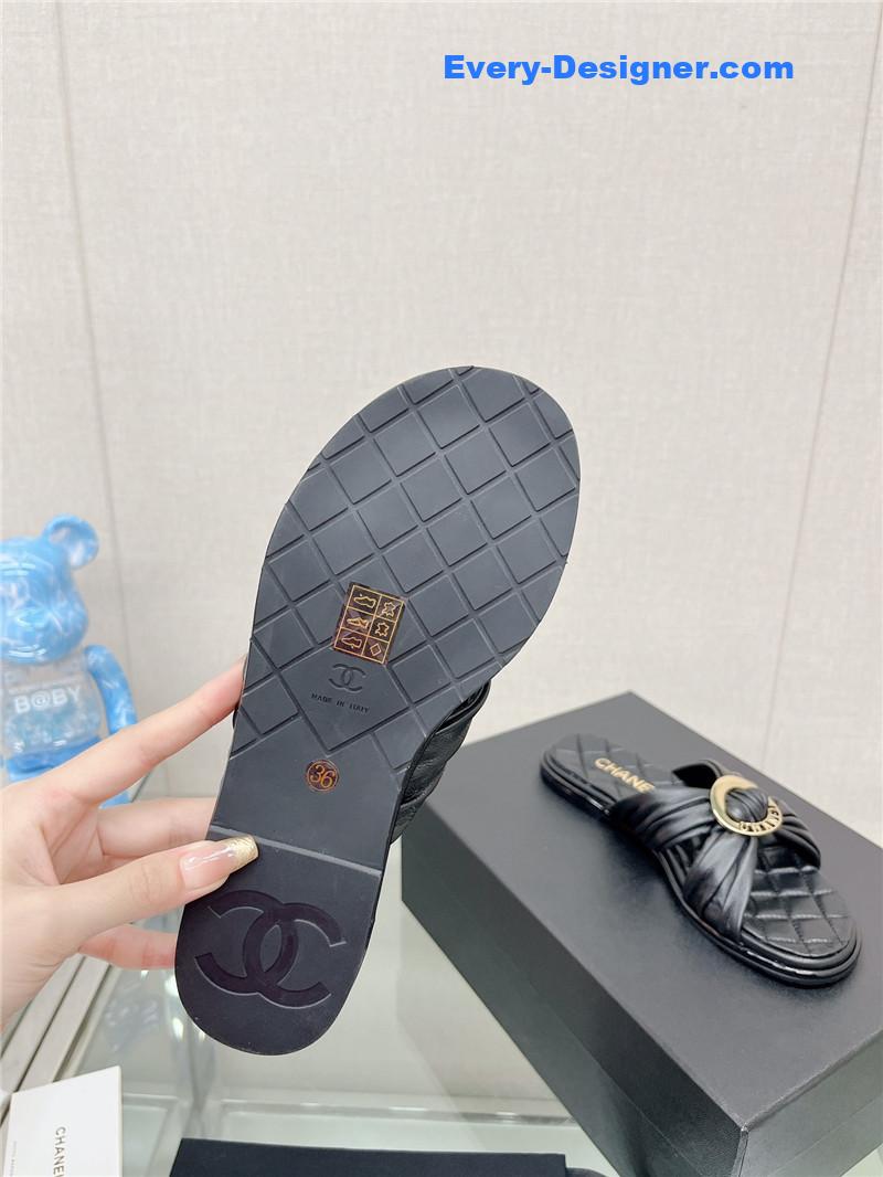 CC cross strap round buckle slippers