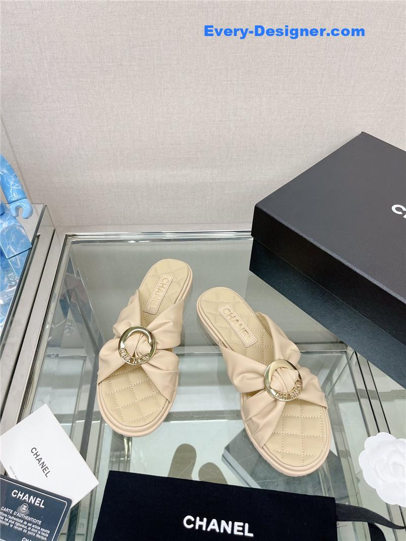 CC cross strap round buckle slippers