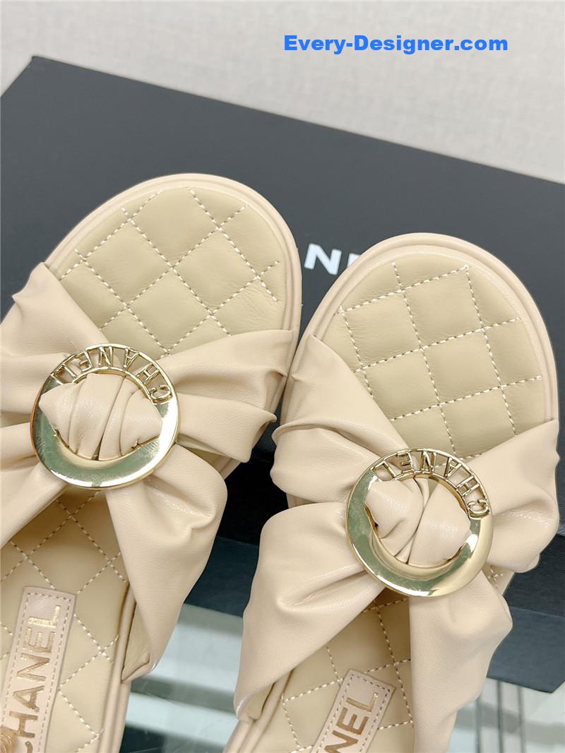 CC cross strap round buckle slippers