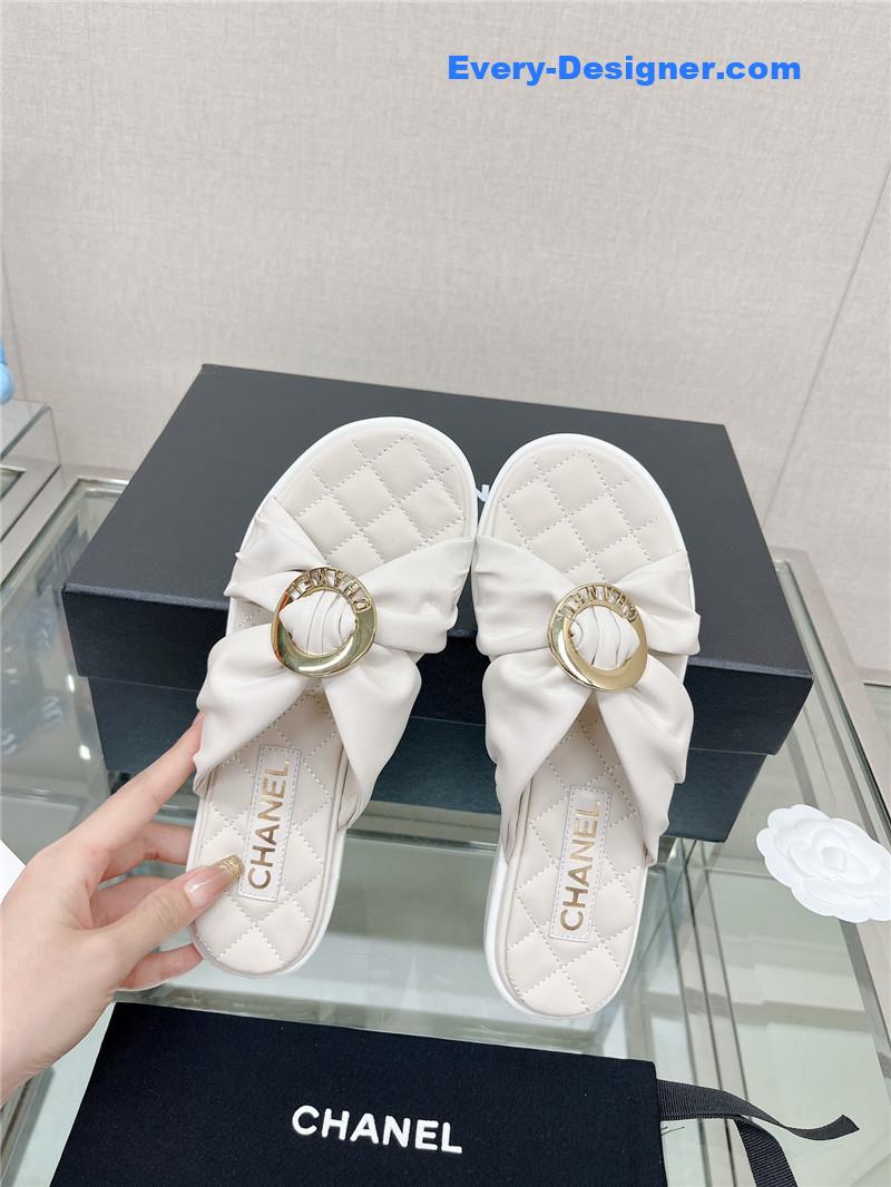 CC cross strap round buckle slippers
