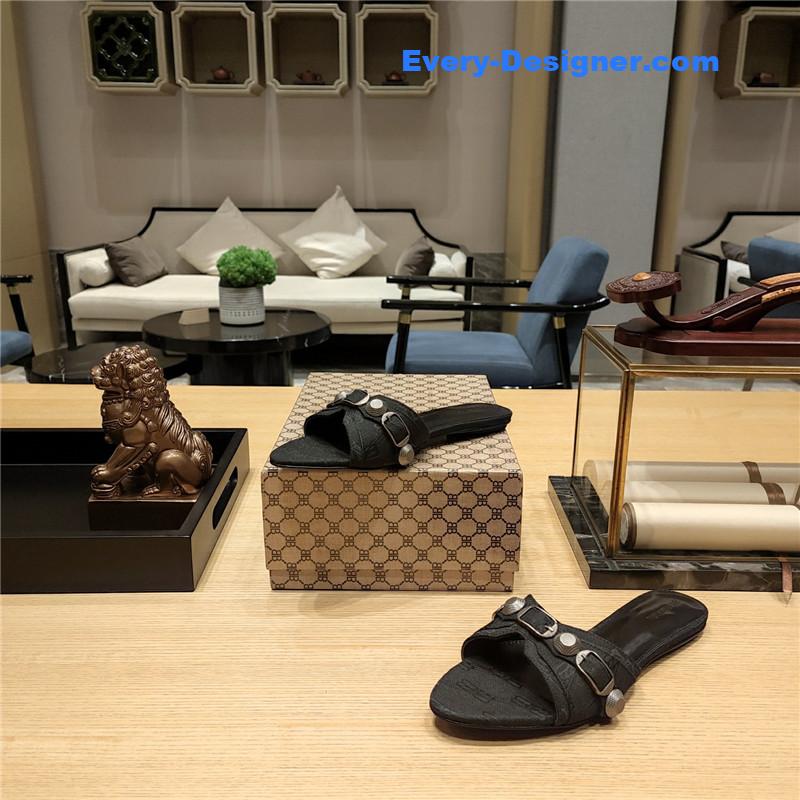 Ba1en*iaga lecagole series slippers