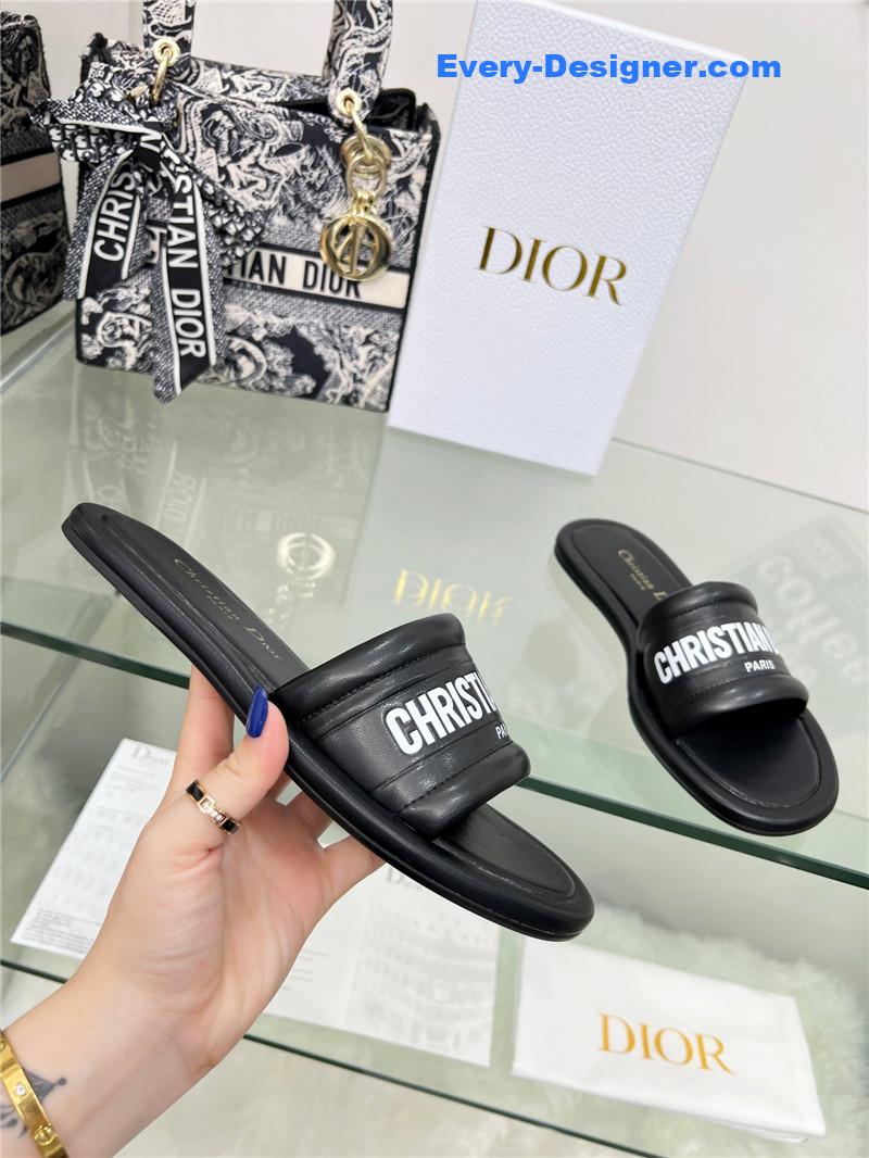 D10r platform sandals