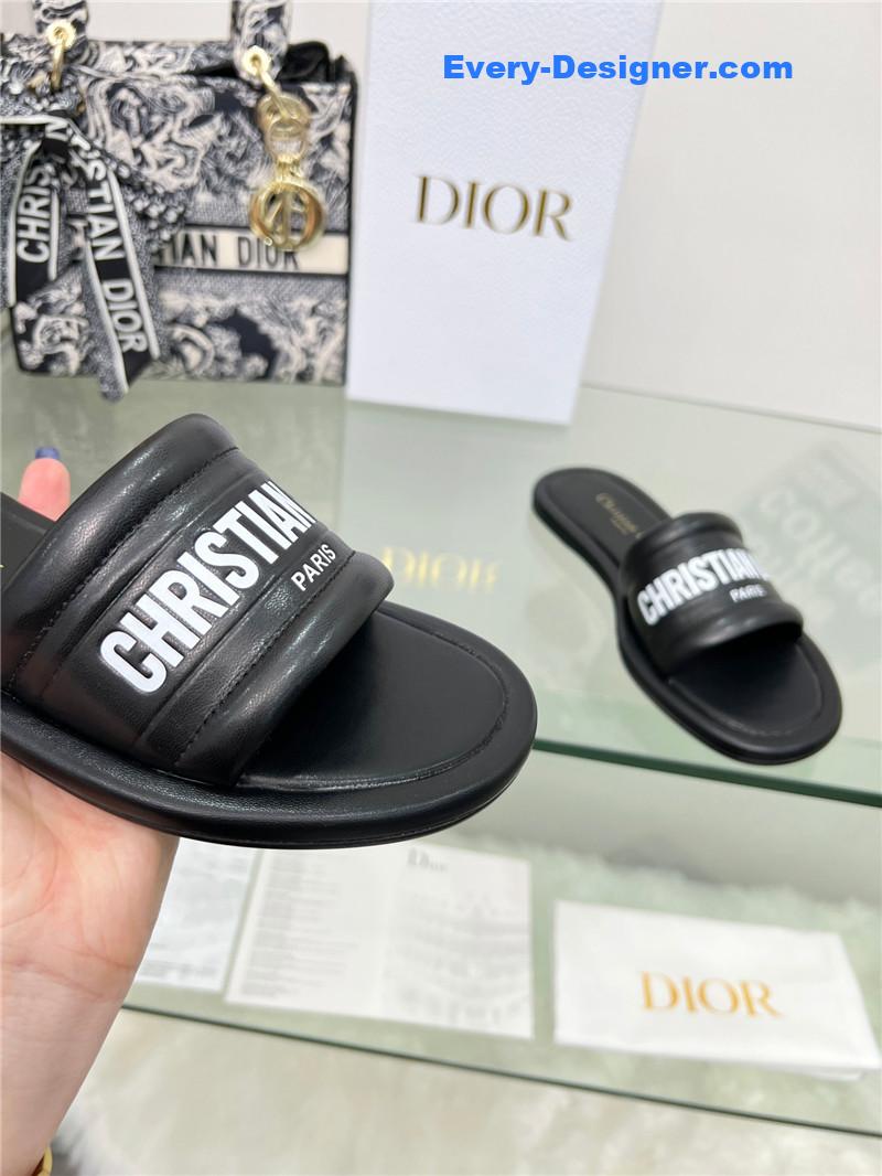 D10r platform sandals