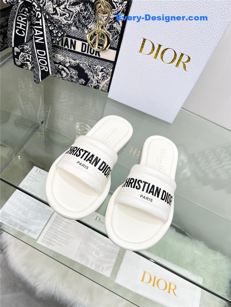 D10r platform sandals