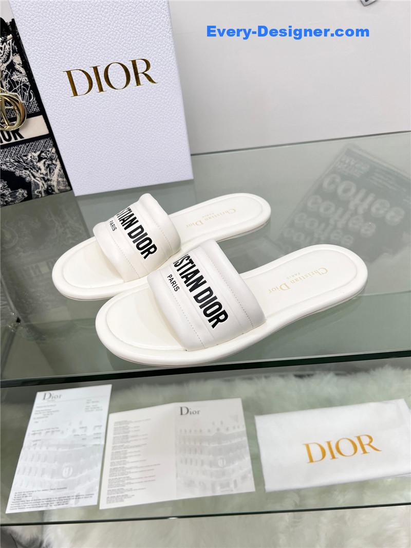D10r platform sandals