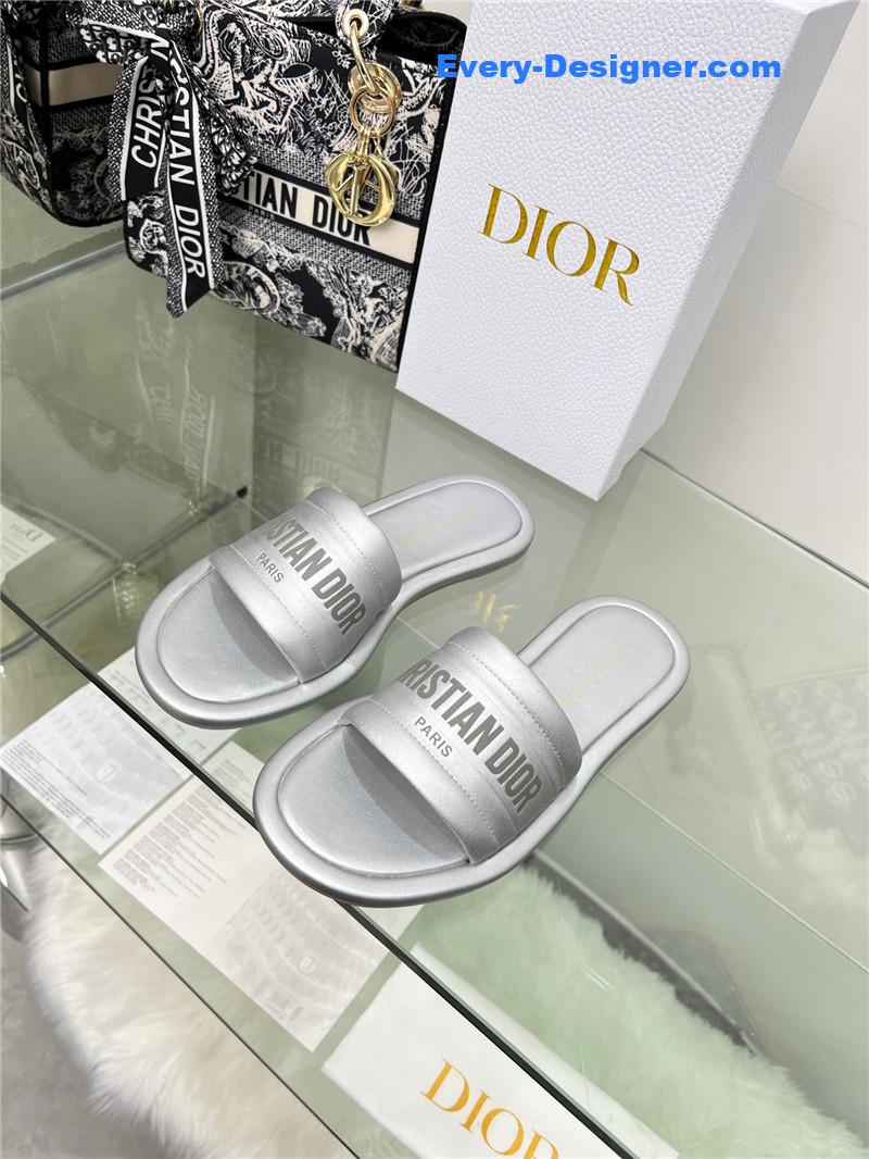 D10r platform sandals
