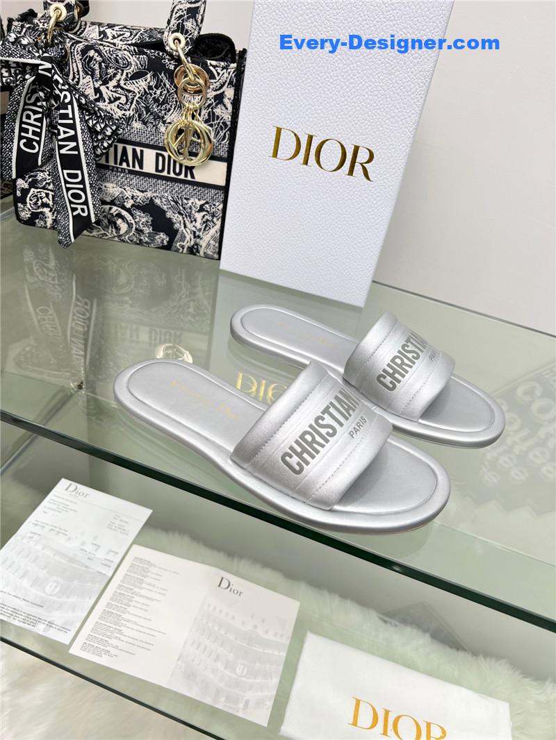 D10r platform sandals