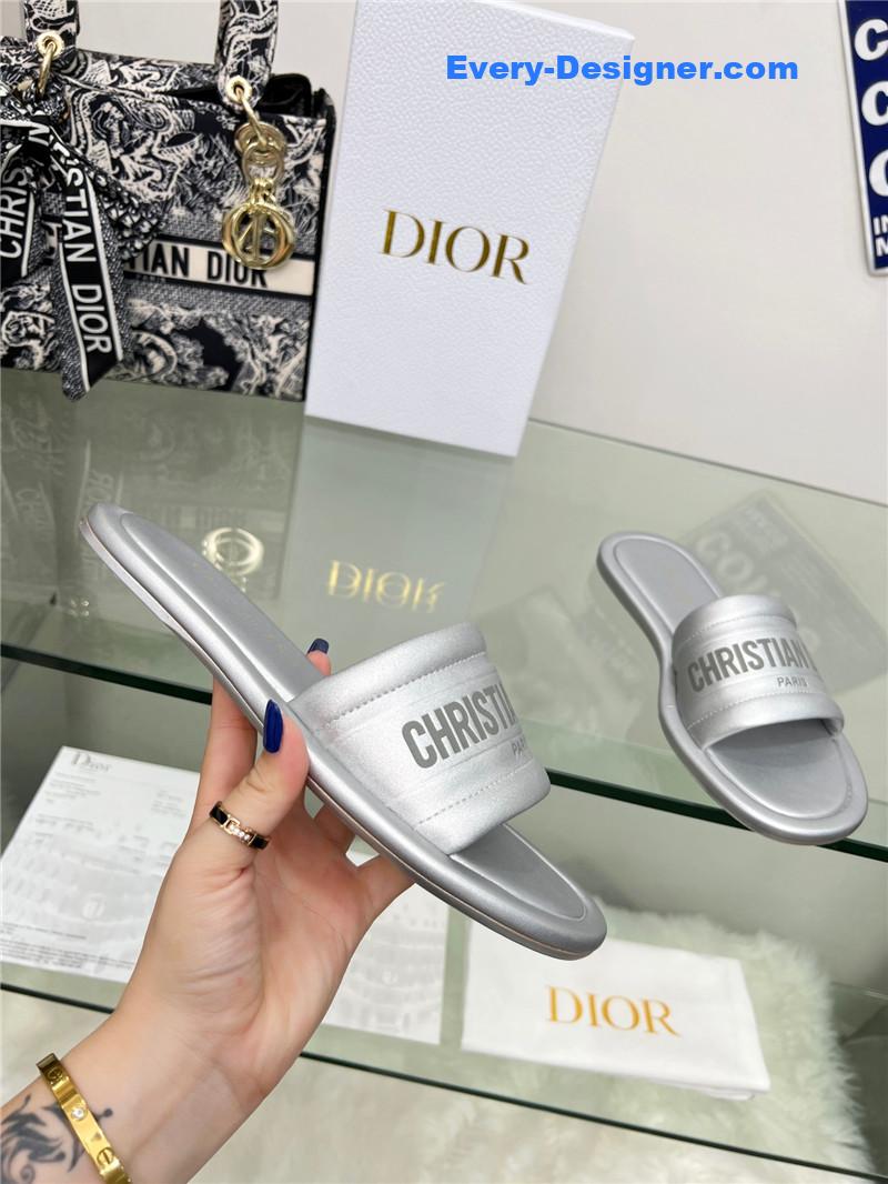 D10r platform sandals