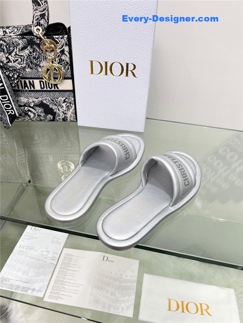 D10r platform sandals