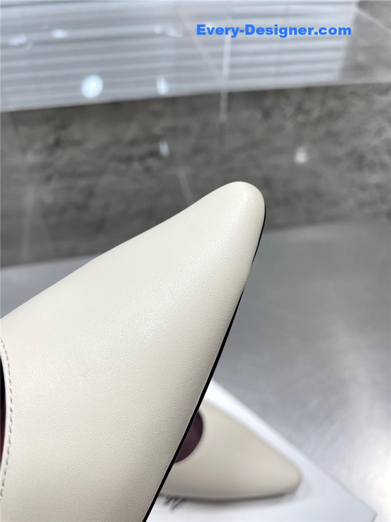 The R0w new french pointed toe chunky low-heeled shoes