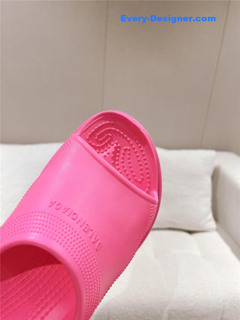 Ba1en*iaga explosive wedge platform sandals