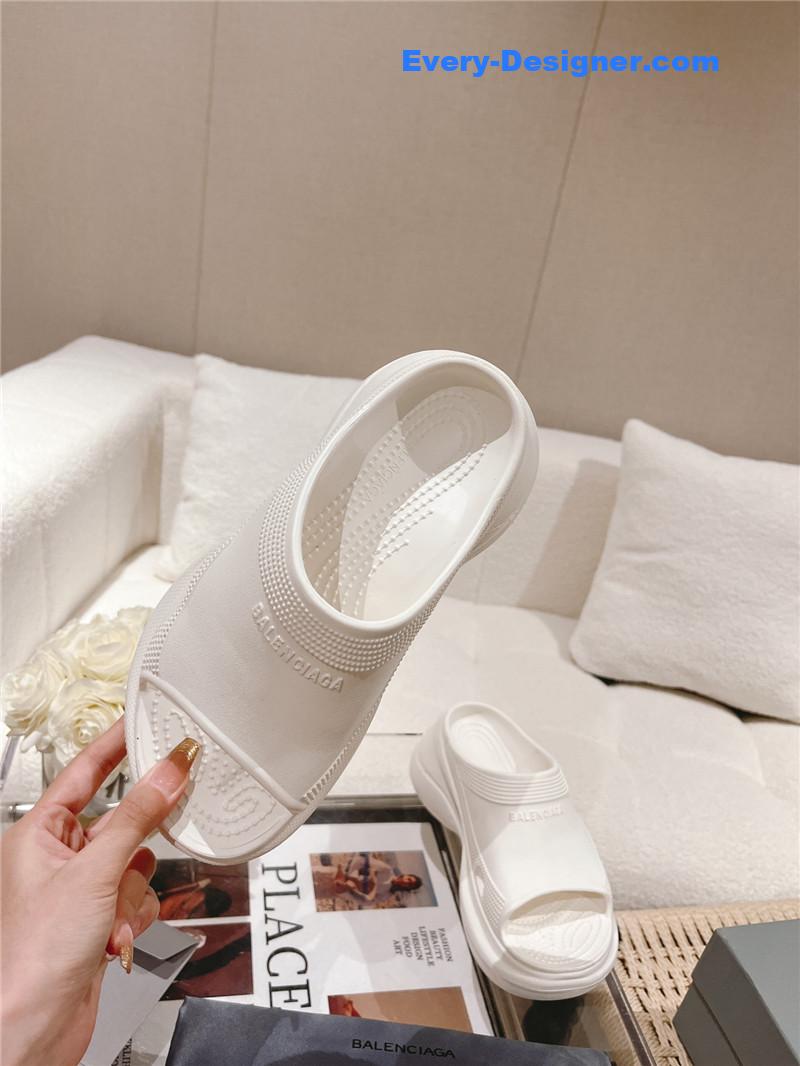 Ba1en*iaga explosive wedge platform sandals